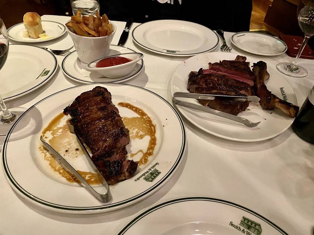 Smith & Wollensky | restaurant | Atlantic Wharf, 294 Congress St, Boston, MA 02110, USA | 6177782200 OR +1 617-778-2200