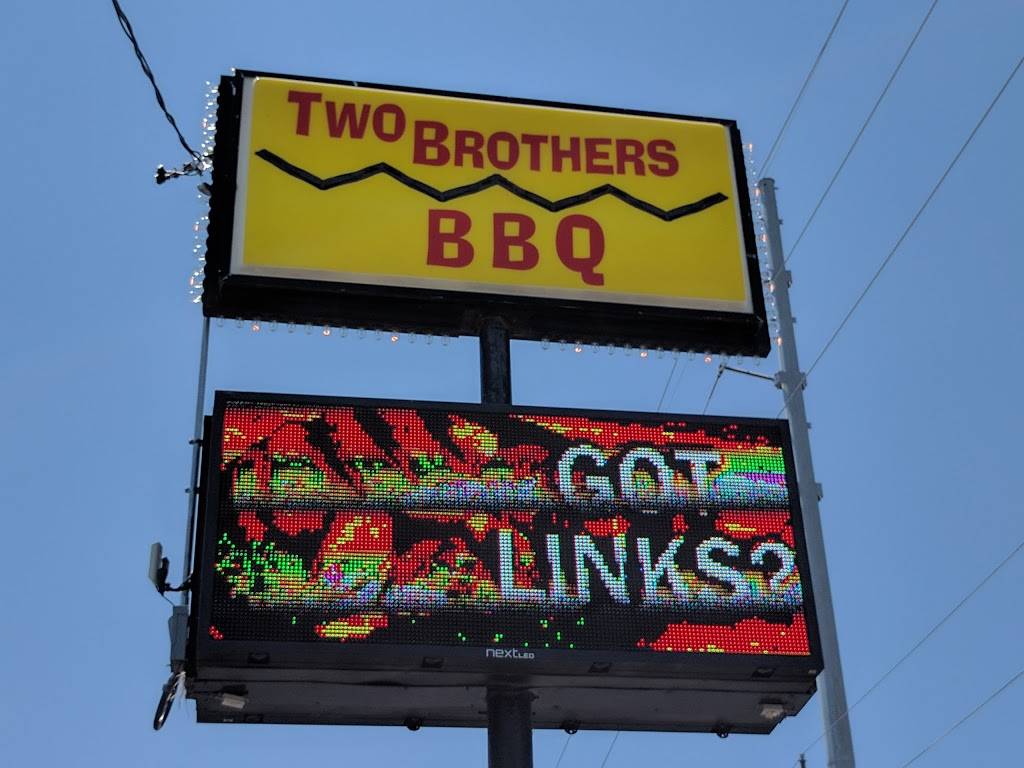 Two Brothers BBQ | restaurant | 300 S Greenwich Rd, Wichita, KS 67207, USA | 3166831330 OR +1 316-683-1330