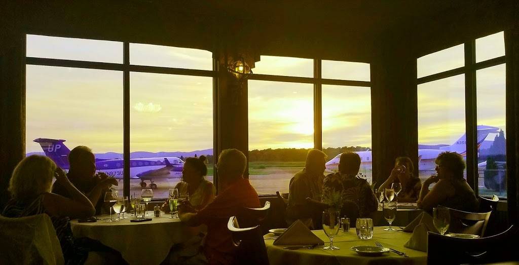 Aviator Restaurant | restaurant | 433 Queensbury Ave, Queensbury, NY 12804, USA | 5187956000 OR +1 518-795-6000