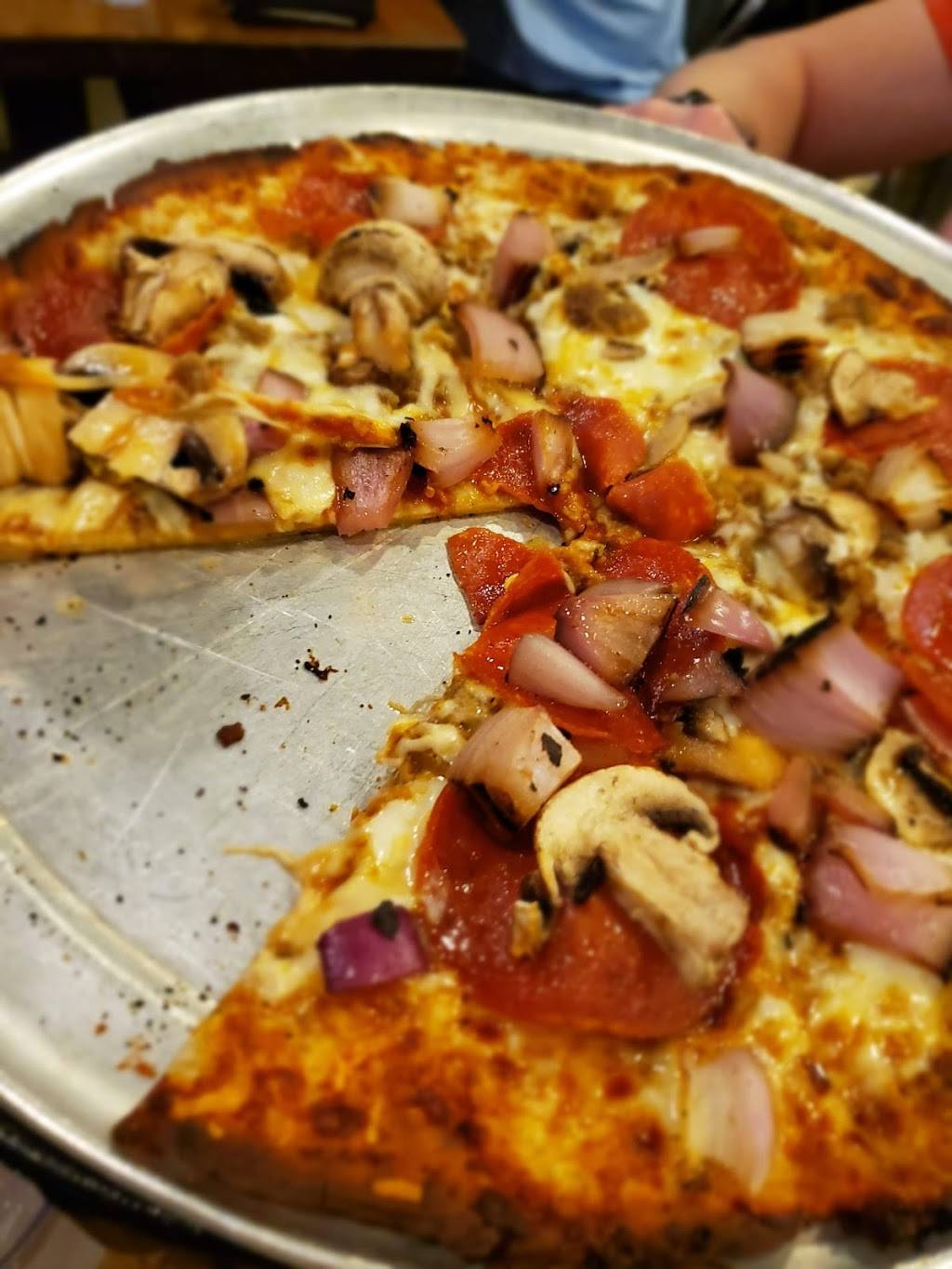 Slice Pizza & Brewhouse | restaurant | 3104 Timberlake Dr, Vestavia Hills, AL 35243, USA | 2055575423 OR +1 205-557-5423