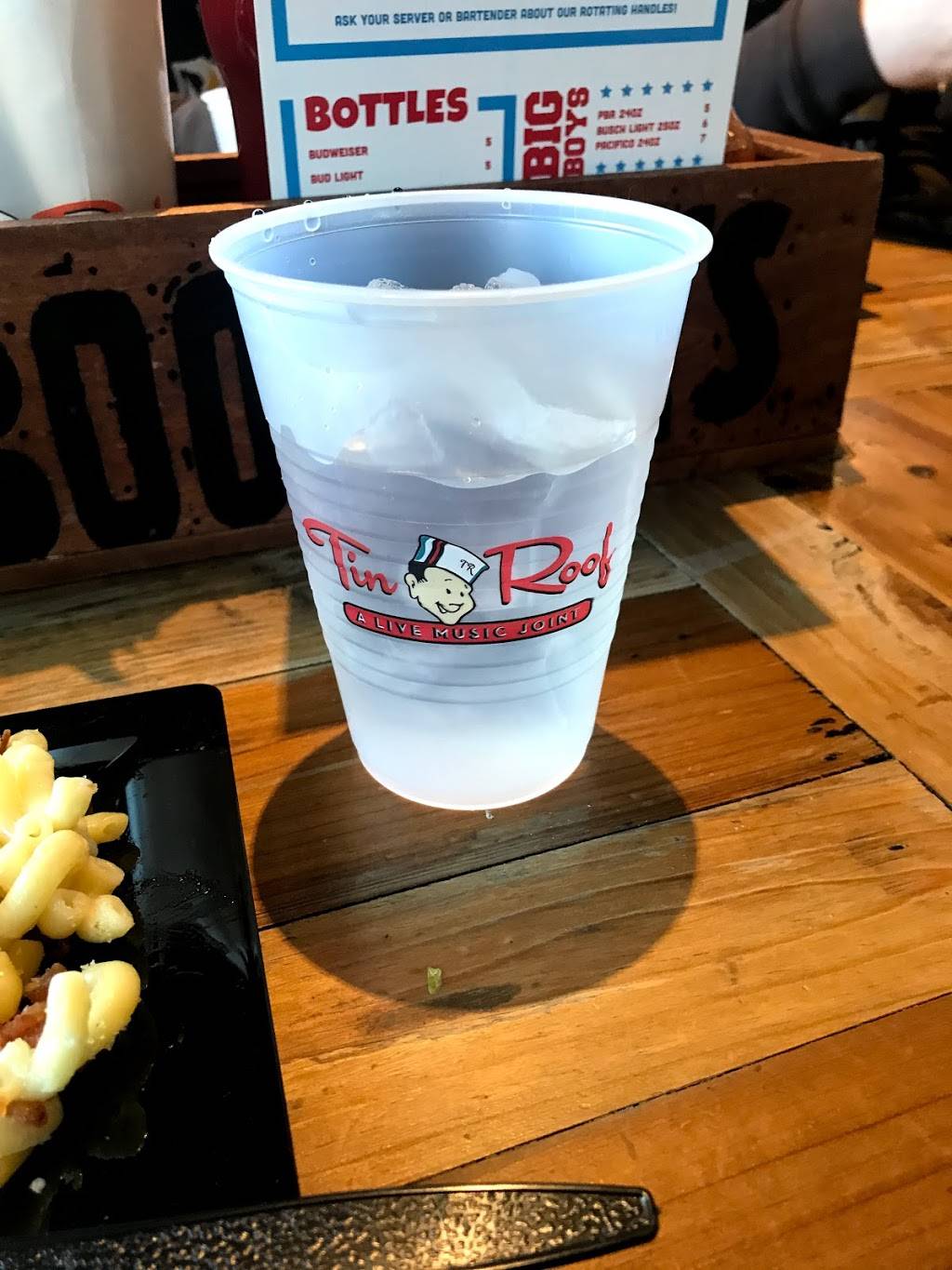 Tin Roof | restaurant | 1000 Clark Ave, St. Louis, MO 63102, USA | 3142405400 OR +1 314-240-5400