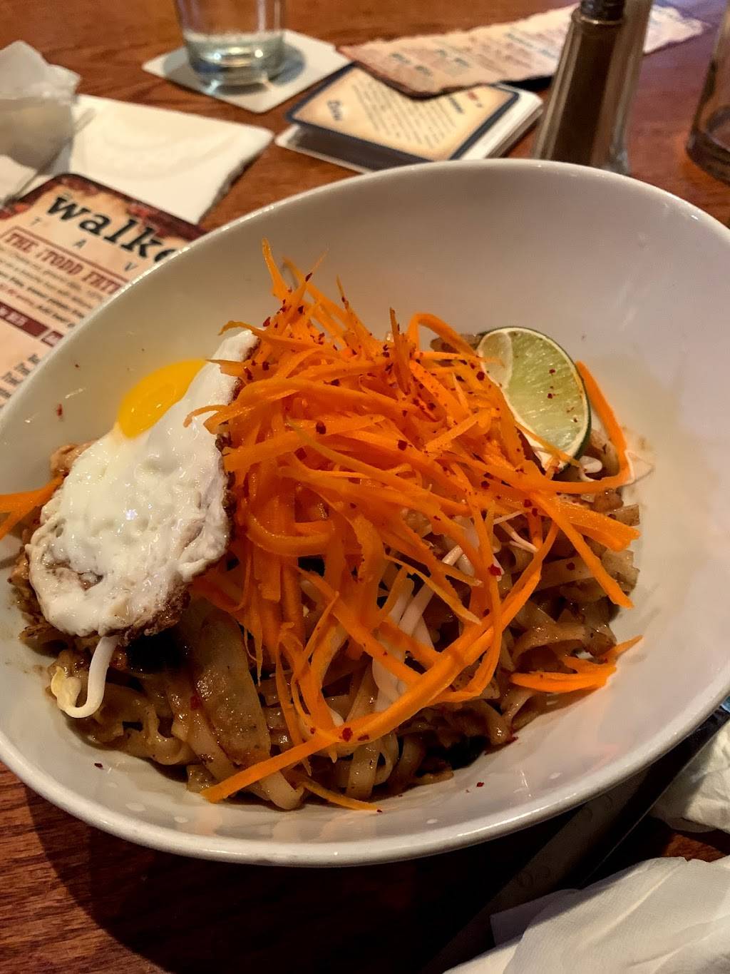 The Walkerville Tavern | restaurant | 1850 Wyandotte St E, Windsor, ON N8Y 1E3, Canada | 5192529661 OR +1 519-252-9661