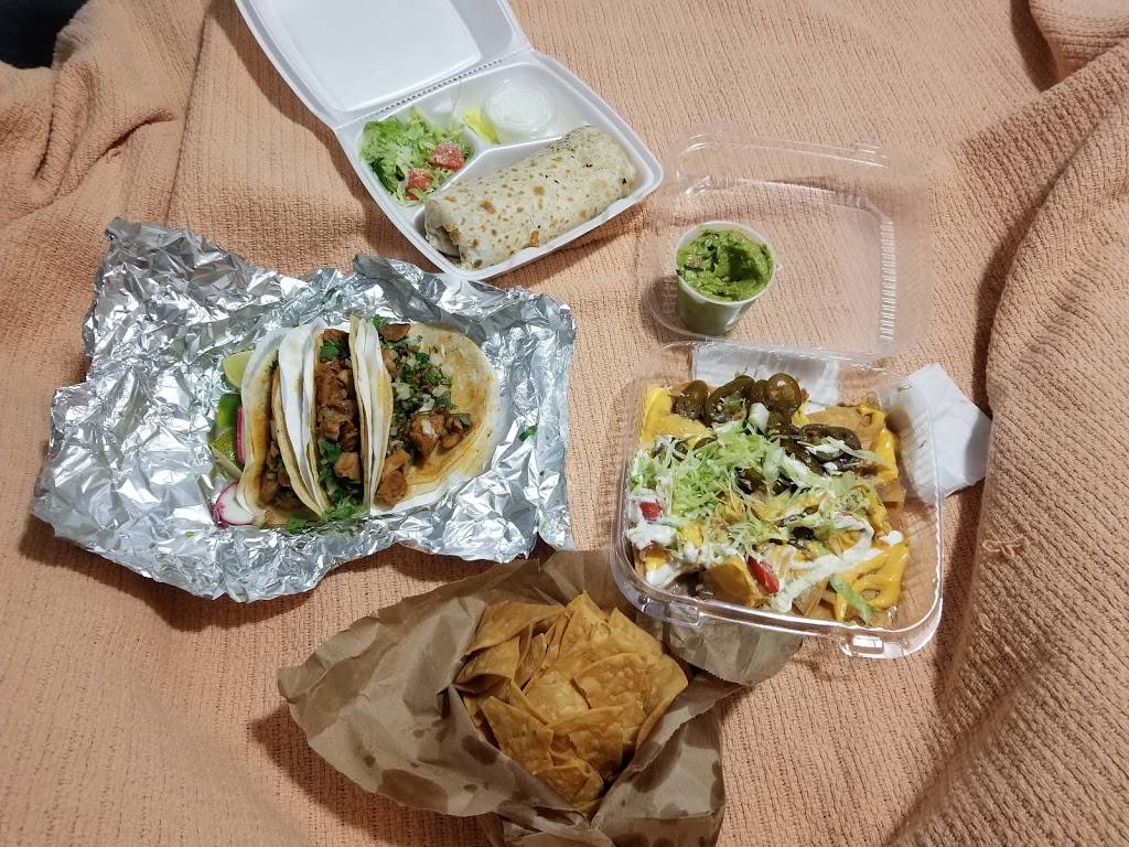 Compadres | restaurant | 92-21 Liberty Ave, Ozone Park, NY 11417, USA | 7183232660 OR +1 718-323-2660