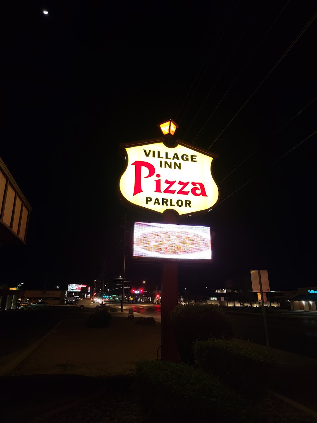Village Inn Pizza Parlor | restaurant | 41 E 16th St, Yuma, AZ 85364, USA | 9287838353 OR +1 928-783-8353