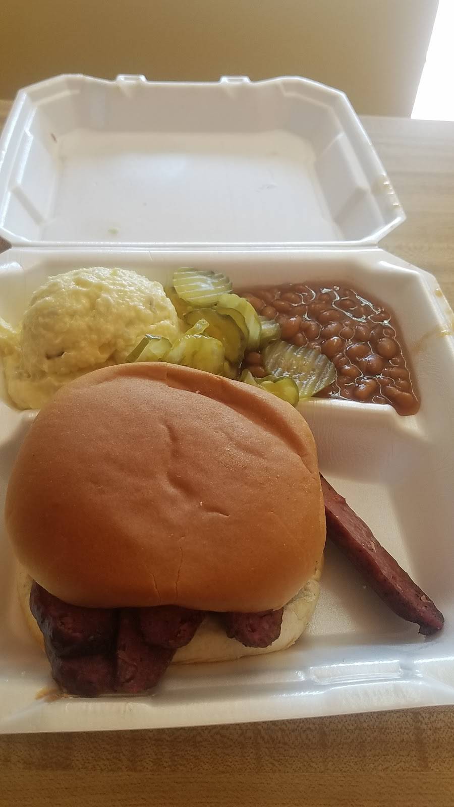 Wilsons BBQ | restaurant | 6513 Brentwood Stair Rd, Fort Worth, TX 76112, USA | 6822132343 OR +1 682-213-2343