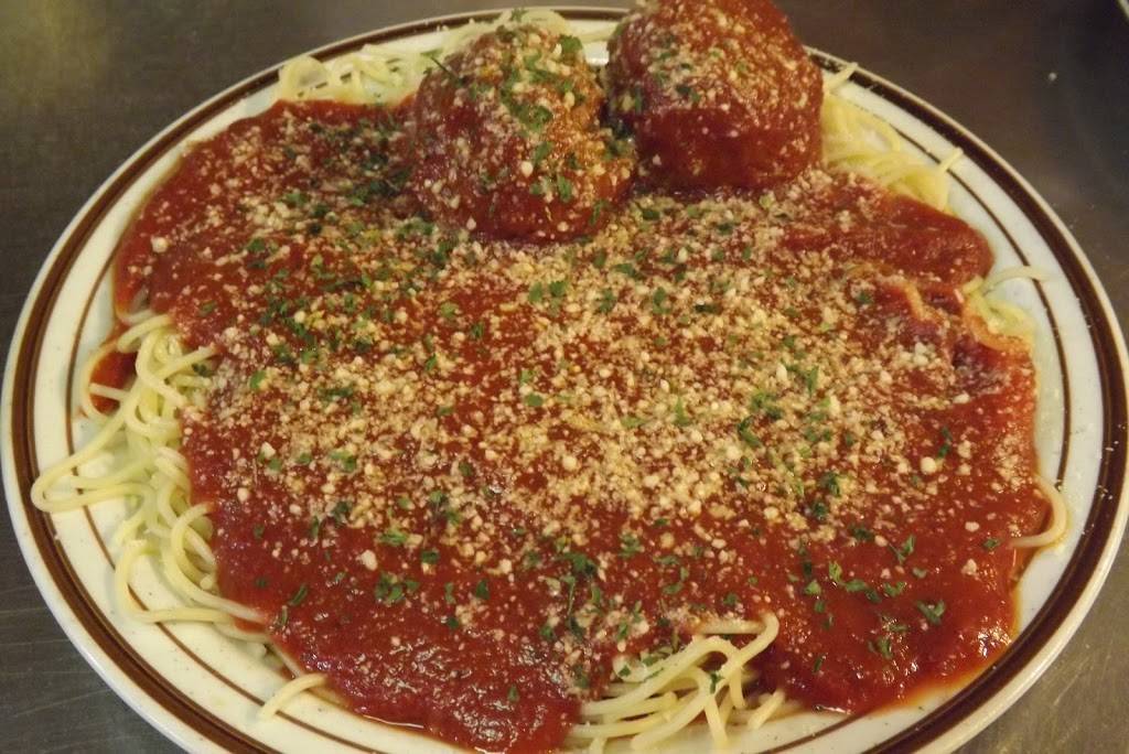 Geraldis | restaurant | 204 Public Square, Berryville, AR 72616, USA | 8704232666 OR +1 870-423-2666