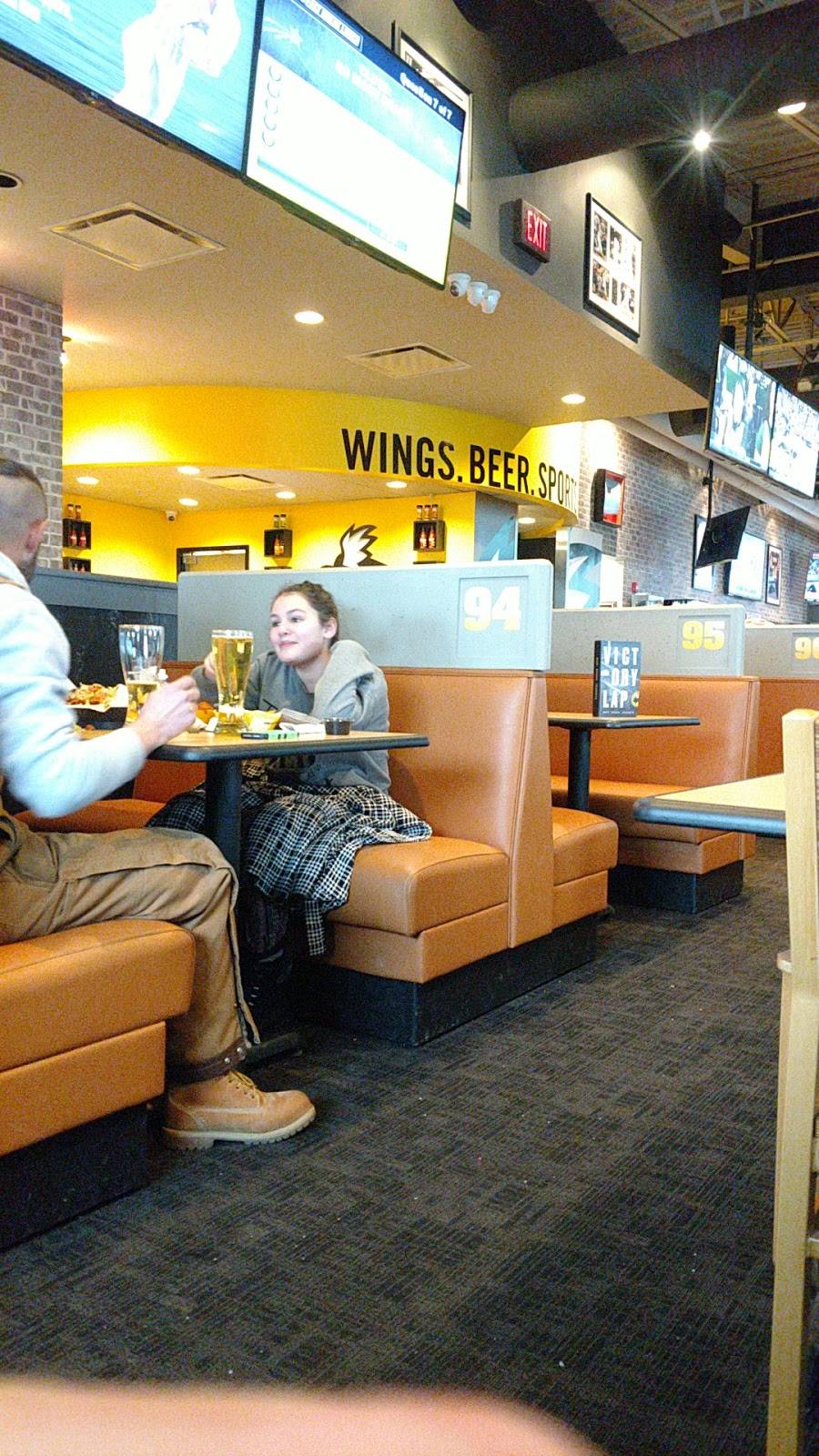Buffalo Wild Wings | restaurant | 2012 N State Rte 50, Bourbonnais, IL 60914, USA | 8159329453 OR +1 815-932-9453