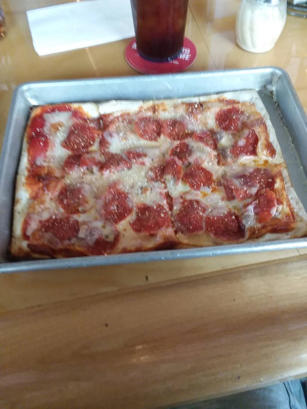 Bleachers Bar and Franks | restaurant | 454 P, OFallon, MO 63366, USA | 6362949777 OR +1 636-294-9777