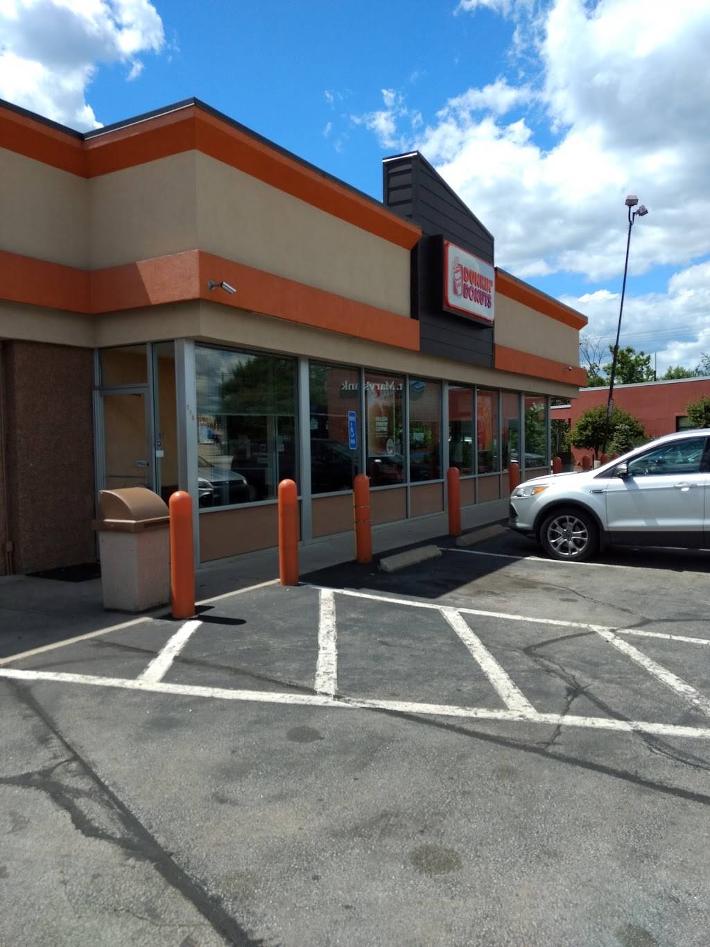 Dunkin | bakery | 216 Elm St, Manchester, NH 03101, USA | 6036220998 OR +1 603-622-0998