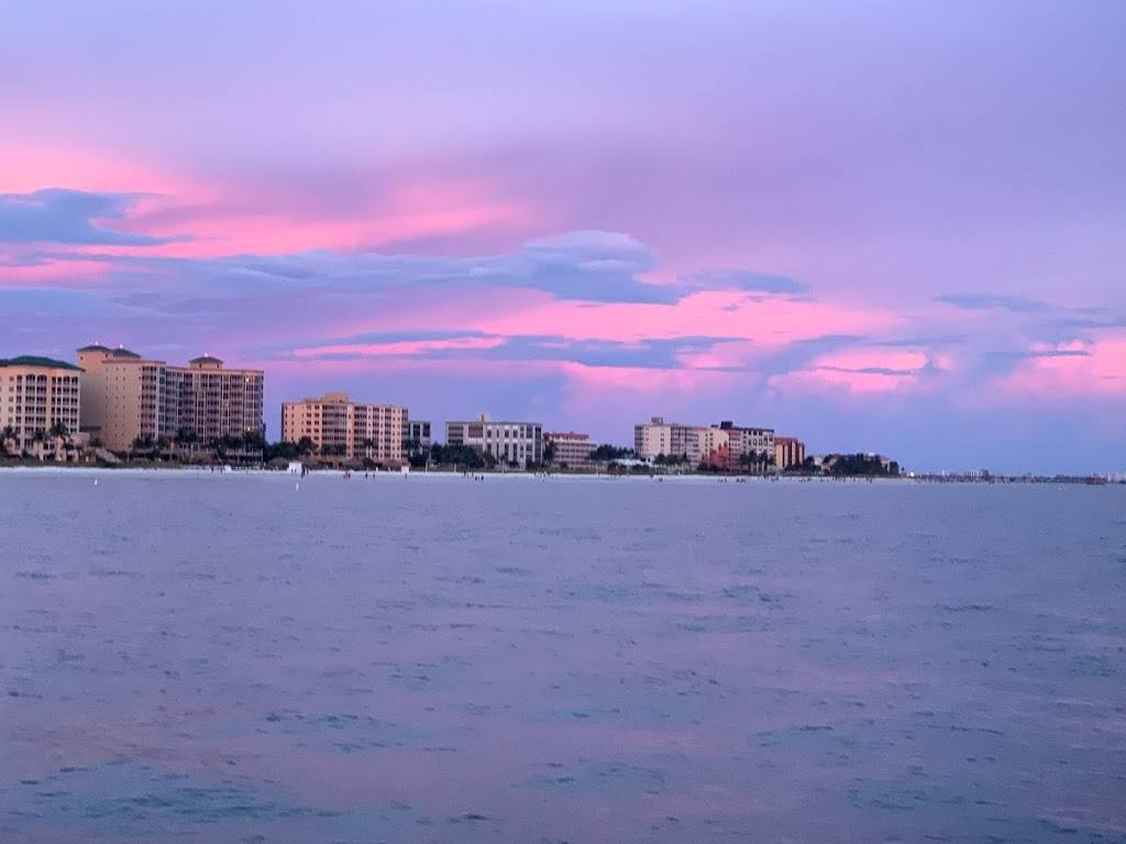 Salty Sams Waterfront Adventures | restaurant | 2500 Main St, Fort Myers Beach, FL 33931, USA | 2394637333 OR +1 239-463-7333