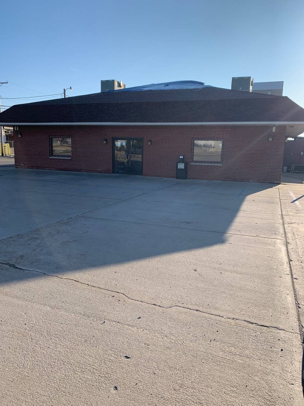 Paris Family Restaurant | restaurant | 2002 S Main St, Paris, IL 61944, USA | 2174660000 OR +1 217-466-0000