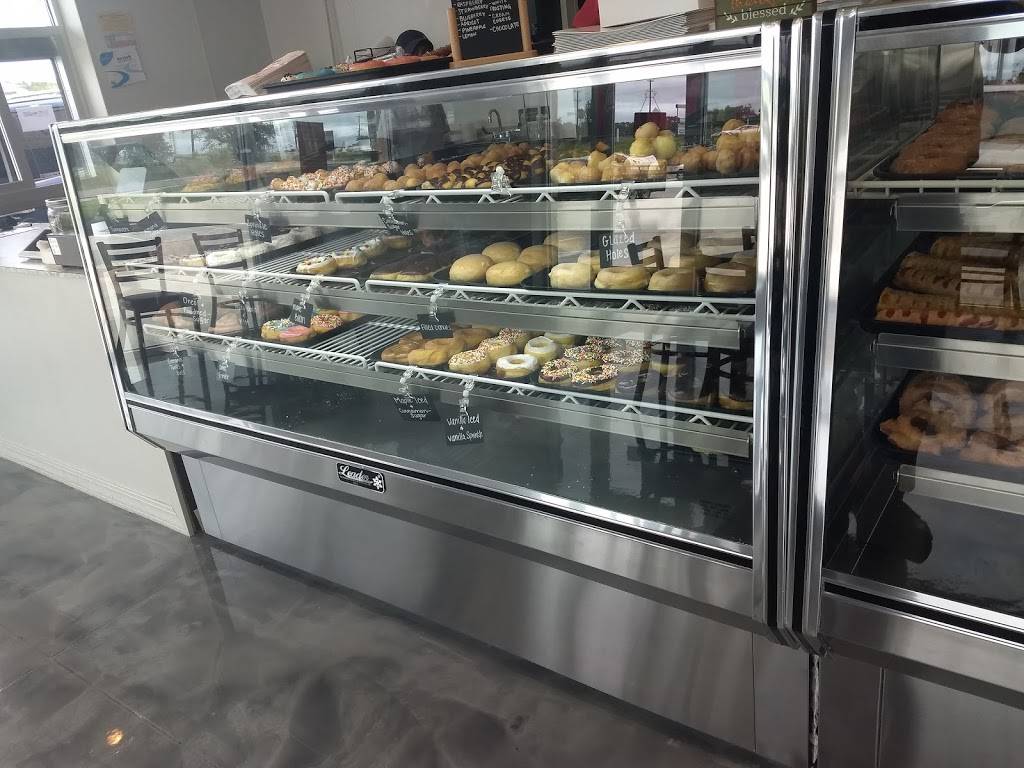 Snowflake Donuts | restaurant | 04709-400-0011, Boerne, TX 78015, USA | 2103103072 OR +1 210-310-3072