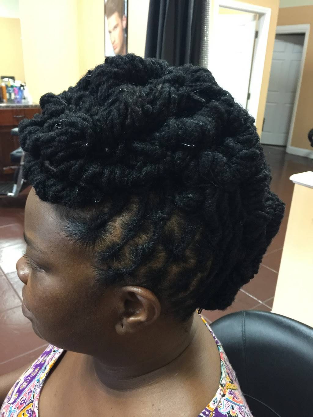 Deluxe Barber & Beauty Salon | restaurant | 1251 E Fowler Ave e, Tampa, FL 33612, USA | 8139712900 OR +1 813-971-2900