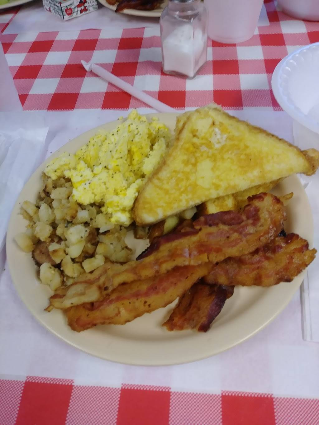 Moms Place | restaurant | 501 Hoult Rd, Fairmont, WV 26554, USA | 3045348055 OR +1 304-534-8055