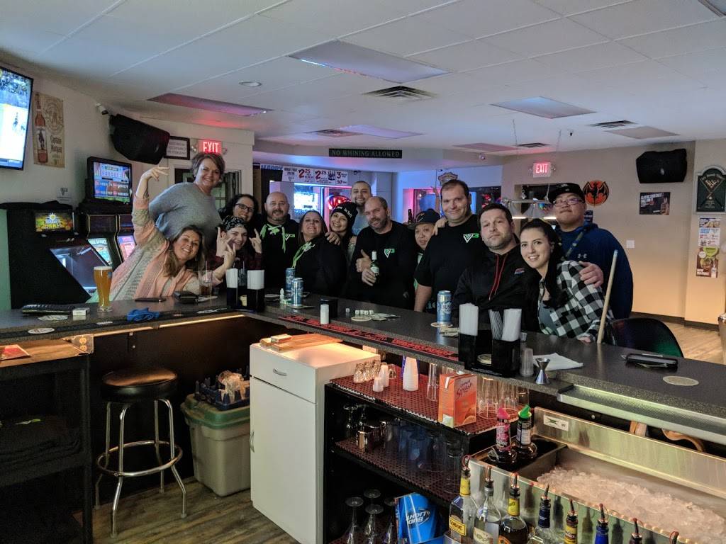 v3 Bar & Grill | restaurant | 2056 Main St, Green Bay, WI 54302, USA | 9205445479 OR +1 920-544-5479