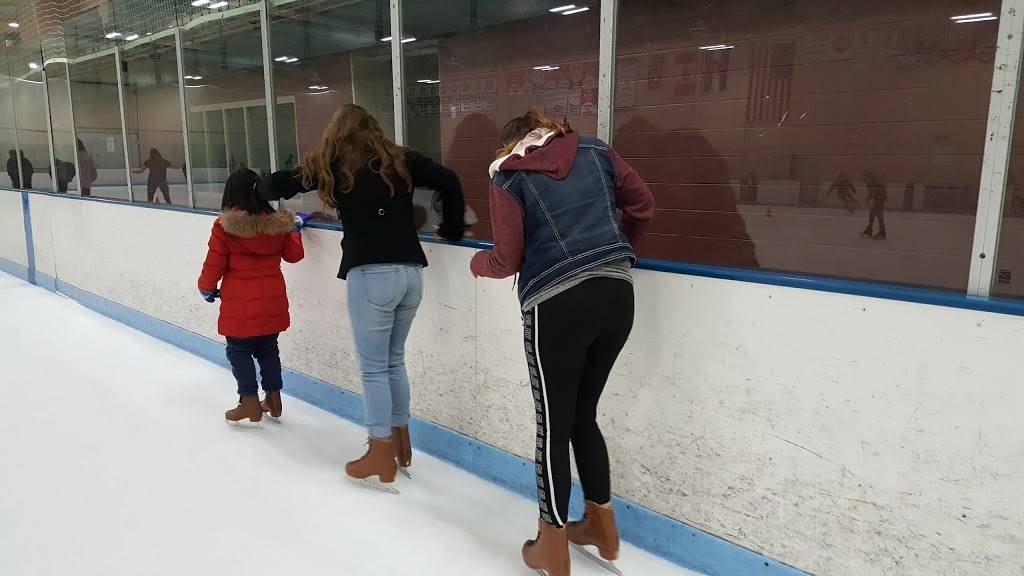 Edge Ice Arena | restaurant | 6623 S Ward St, Littleton, CO 80127, USA | 3034092222 OR +1 303-409-2222