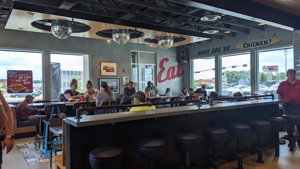 Raising Canes Chicken Fingers | meal takeaway | 1150 S 13th St, Norfolk, NE 68701, USA | 4023167068 OR +1 402-316-7068