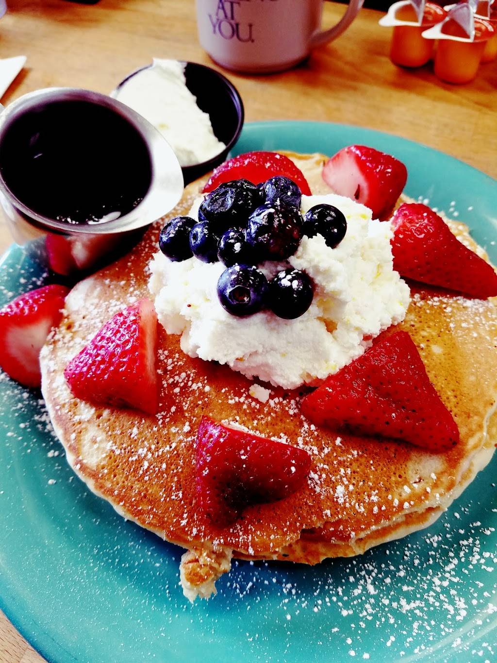 Main Kitchen Cafe | restaurant | 17013 Chatsworth Street, Granada Hills, CA 91344, USA | 7473002433 OR +1 747-300-2433