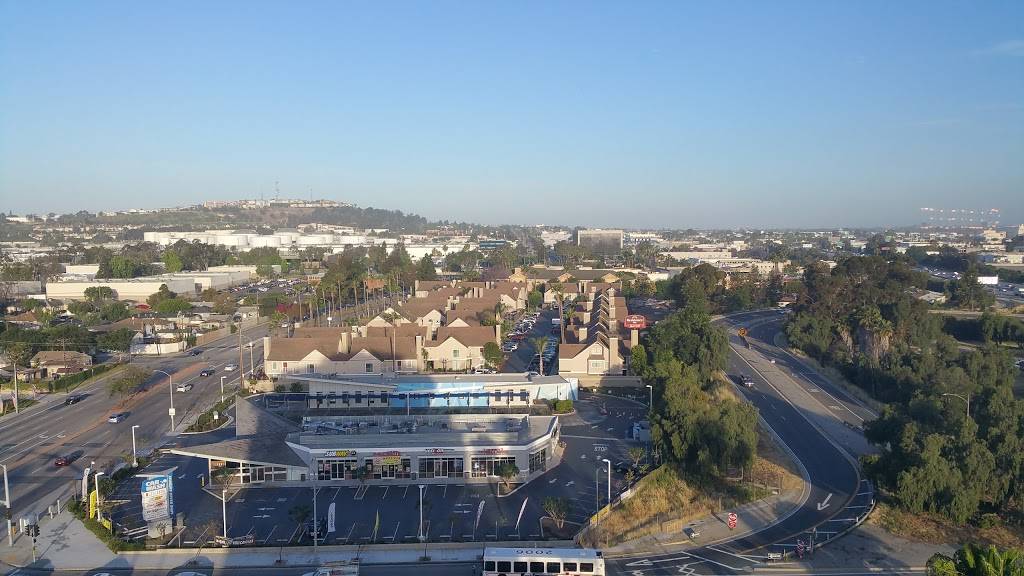 VUE Bar + Restaurant | restaurant | 2640 North Lakewood Blvd. Penthouse Level, Long Beach, CA 90815, USA | 5624985454 OR +1 562-498-5454