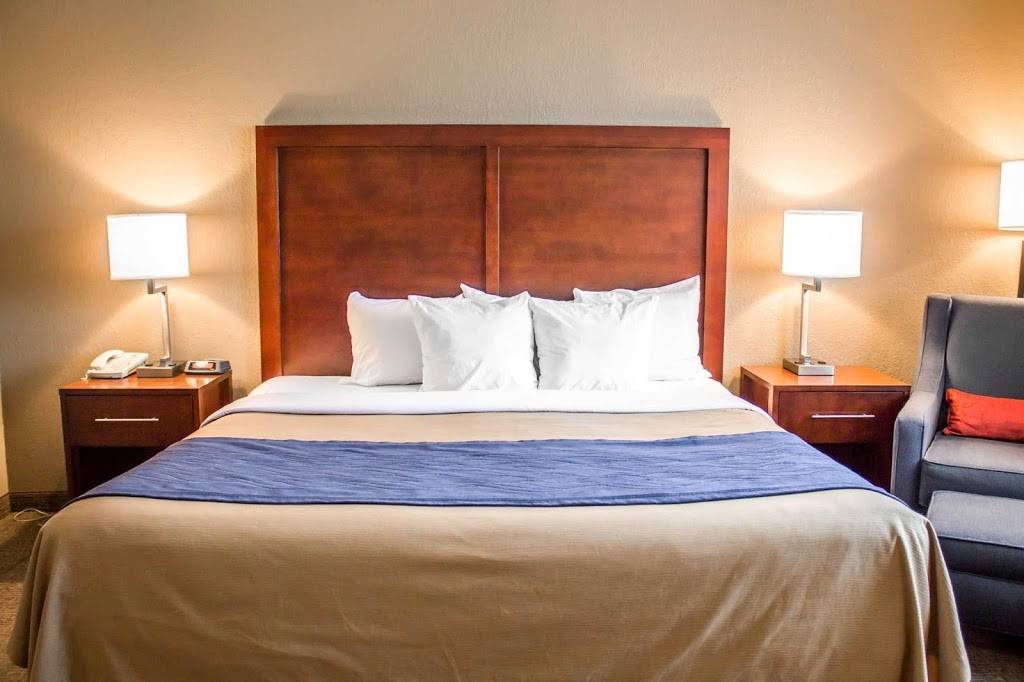 Comfort Inn & Suites | restaurant | 840 Sean St, Fremont, OH 43420, USA | 4193559300 OR +1 419-355-9300