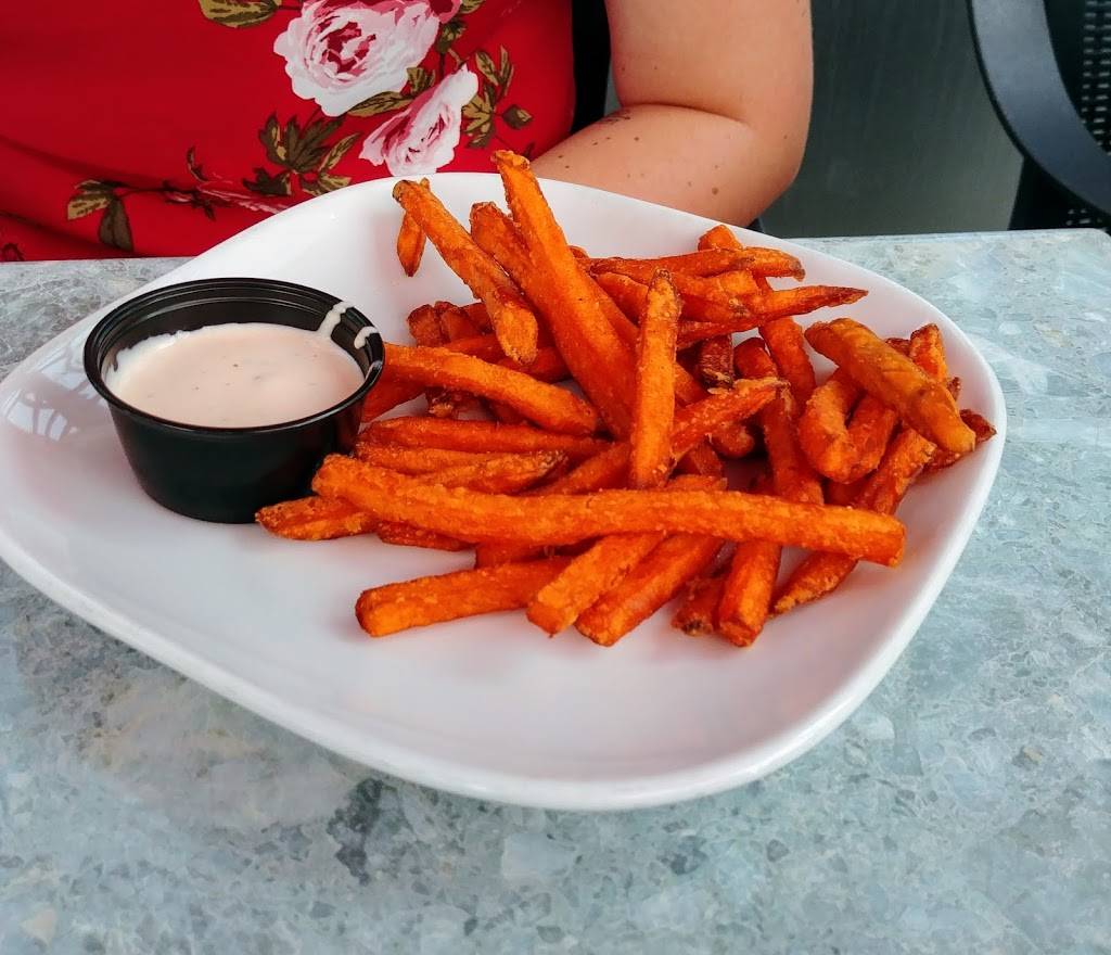 Boston Pizza | restaurant | 2980 Conroy Rd, Ottawa, ON K1G 6C1, Canada | 6132480802 OR +1 613-248-0802