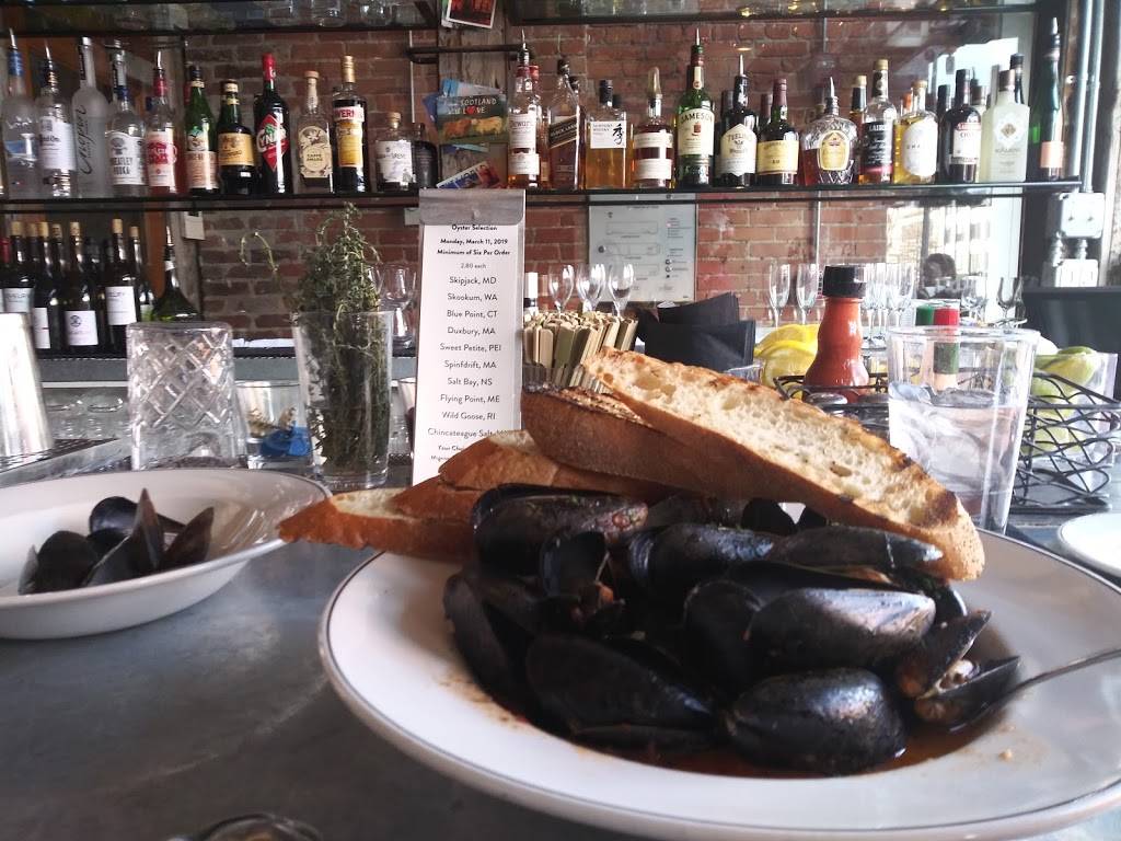 Pearl Dive Oyster Palace | restaurant | 1612 14th St NW, Washington, DC 20009, USA | 2023191612 OR +1 202-319-1612