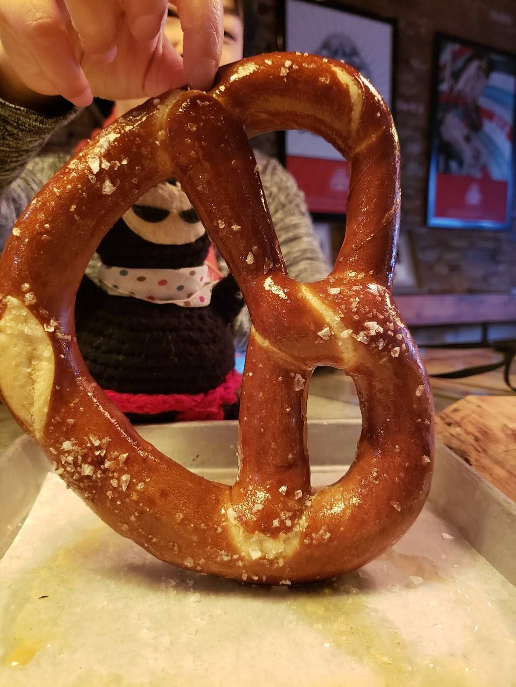 Kaiserhaus | restaurant | 15 Lock St, St. Catharines, ON L2N 5B6, Canada | 2892131292 OR +1 289-213-1292