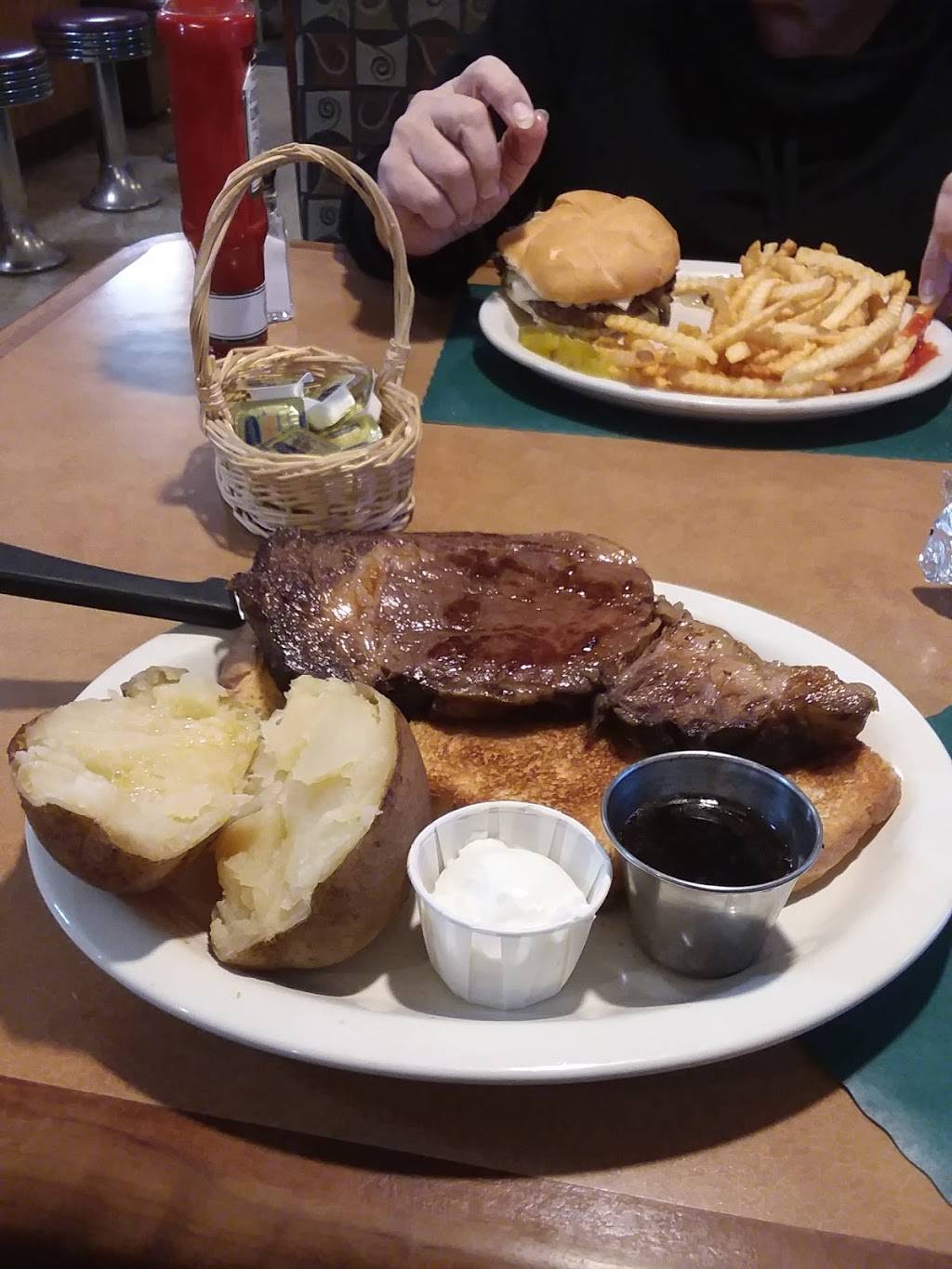 Smileys Old Time Diner | restaurant | 235 W North Lake St, Hancock, WI 54943, USA | 7152493663 OR +1 715-249-3663