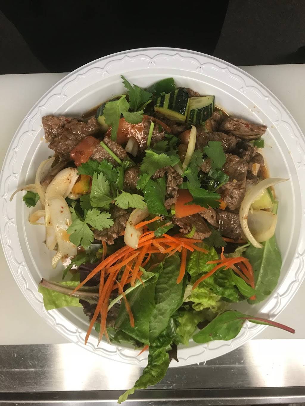 Box Thai Street Food | restaurant | 16851 Victory Blvd, Lake Balboa, CA 91406, USA | 8183876134 OR +1 818-387-6134