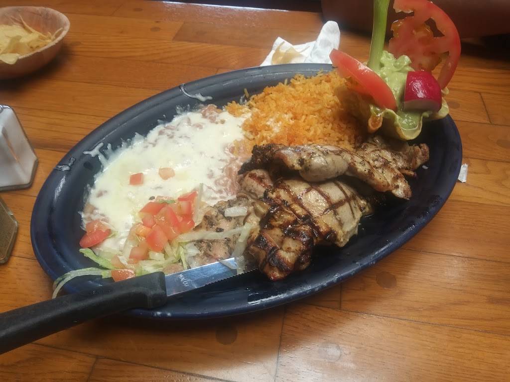 Leos Mexican Food | restaurant | 16006 Inglewood Ave, Lawndale, CA 90260, USA | 3103700111 OR +1 310-370-0111