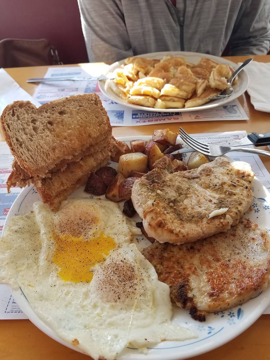 Ships Chow Hall | restaurant | 277 Bath Rd, Wiscasset, ME 04578, USA | 2078825530 OR +1 207-882-5530