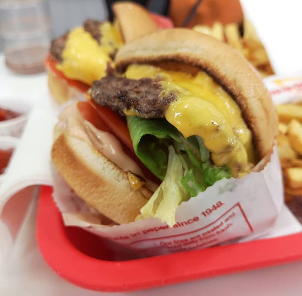 In-N-Out Burger | restaurant | 600 N Sepulveda Blvd, Los Angeles, CA 90045, USA | 8007861000 OR +1 800-786-1000