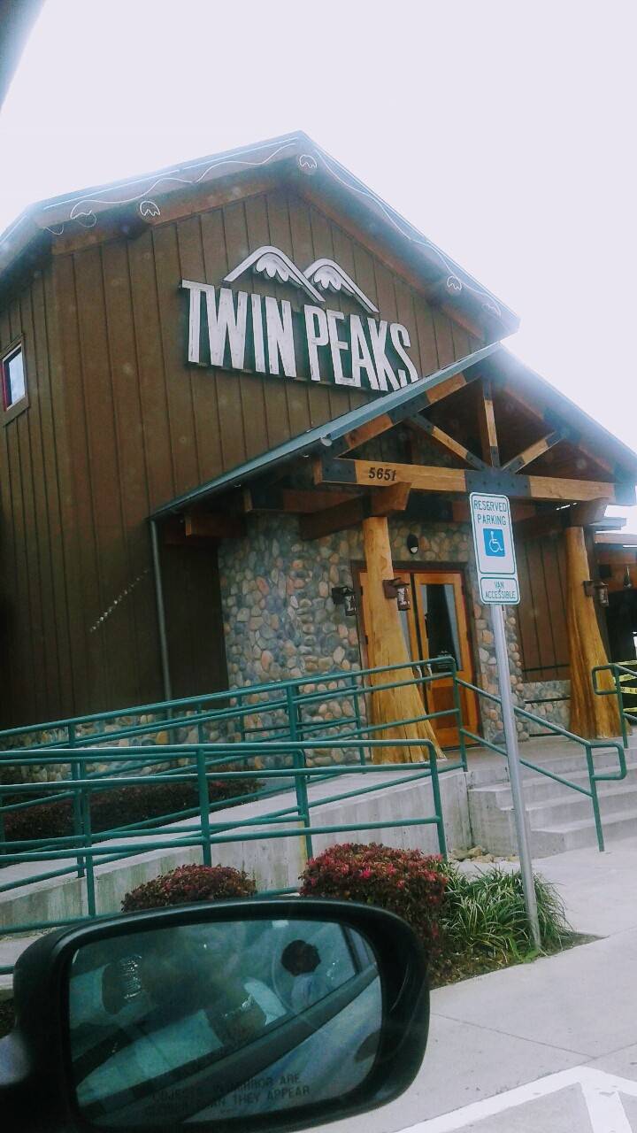 Twin Peaks South Fort Worth | restaurant | 5651 SW Loop 820, Fort Worth, TX 76132, USA | 8173707716 OR +1 817-370-7716
