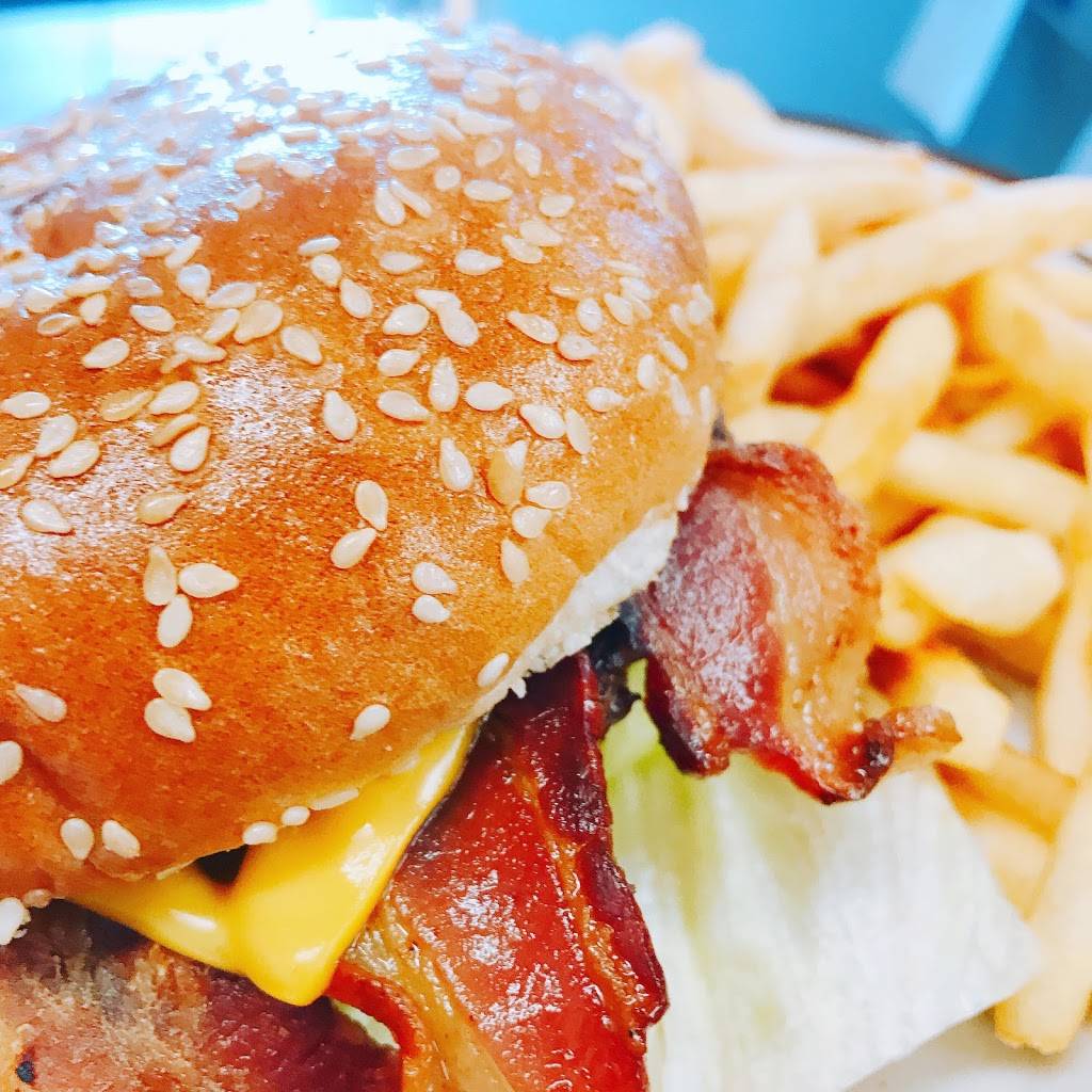 Great Lakes Coney Island | restaurant | 38425 Grand River Ave, Farmington, MI 48335, USA | 2484716968 OR +1 248-471-6968