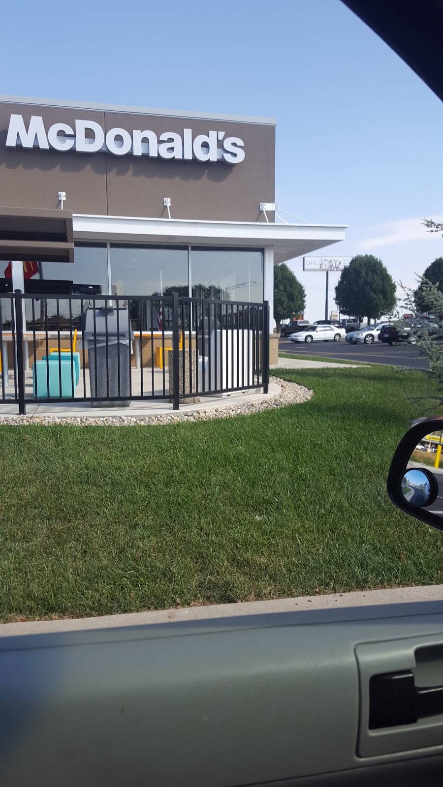 McDonalds | cafe | 2 Plaza Dr, Bethalto, IL 62010, USA | 6183772216 OR +1 618-377-2216