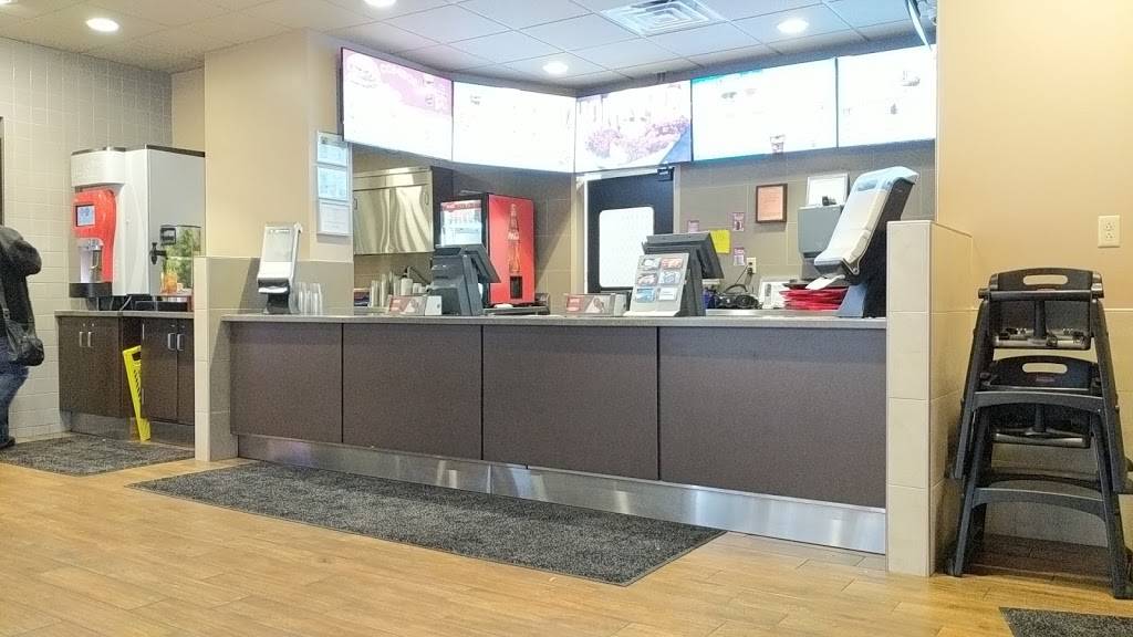 Dairy Queen | restaurant | 4501 Pine Ave, Erie, PA 16504, USA | 8148252888 OR +1 814-825-2888