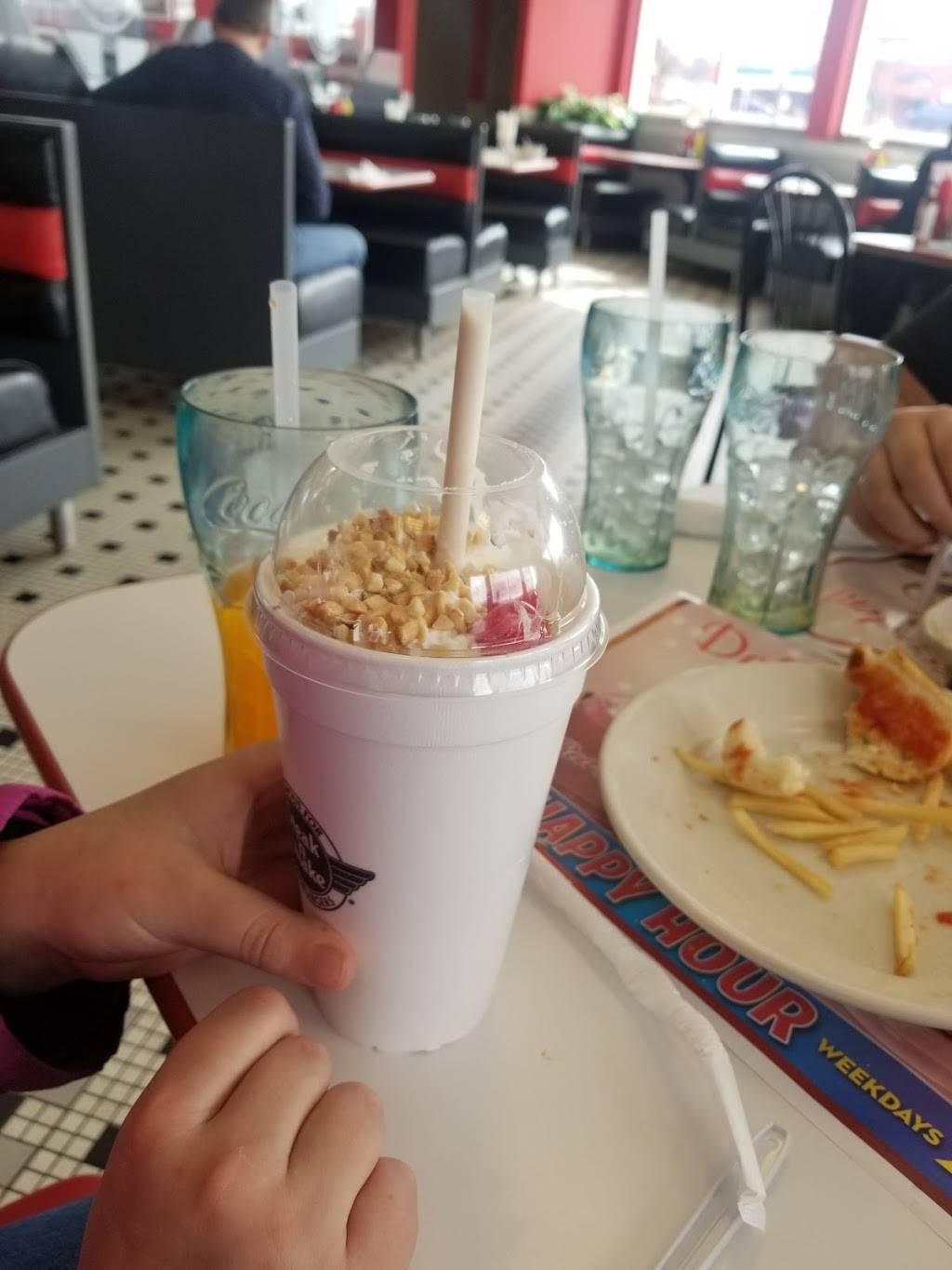 Steak n Shake | restaurant | 4640 Chippewa, St. Louis, MO 63116, USA | 3144806566 OR +1 314-480-6566