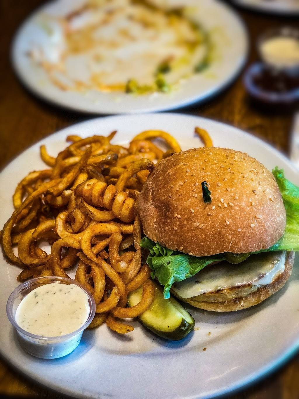 Burgers and Brew | restaurant | 1409 R St #105, Sacramento, CA 95811, USA | 9164420900 OR +1 916-442-0900