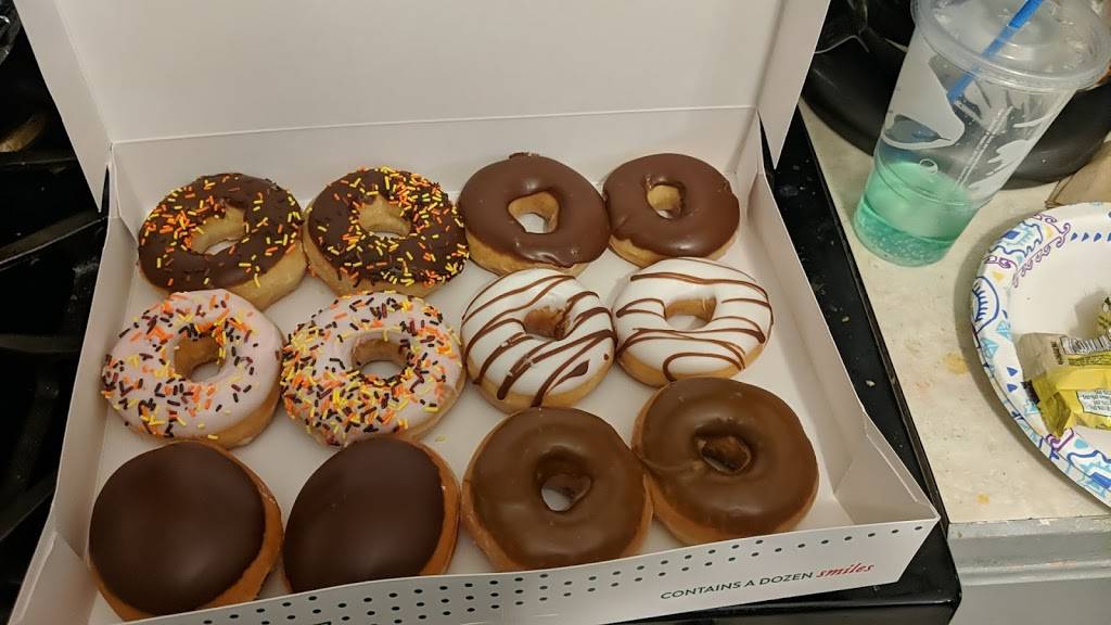 Krispy Kreme | bakery | 9040 B, Dyer St, El Paso, TX 79904, USA | 9156130044 OR +1 915-613-0044