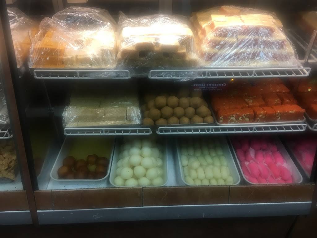 Capital Sweet and Samosa | restaurant | 62 Overlea Blvd, East York, ON M4H 1C4, Canada | 4164676060 OR +1 416-467-6060