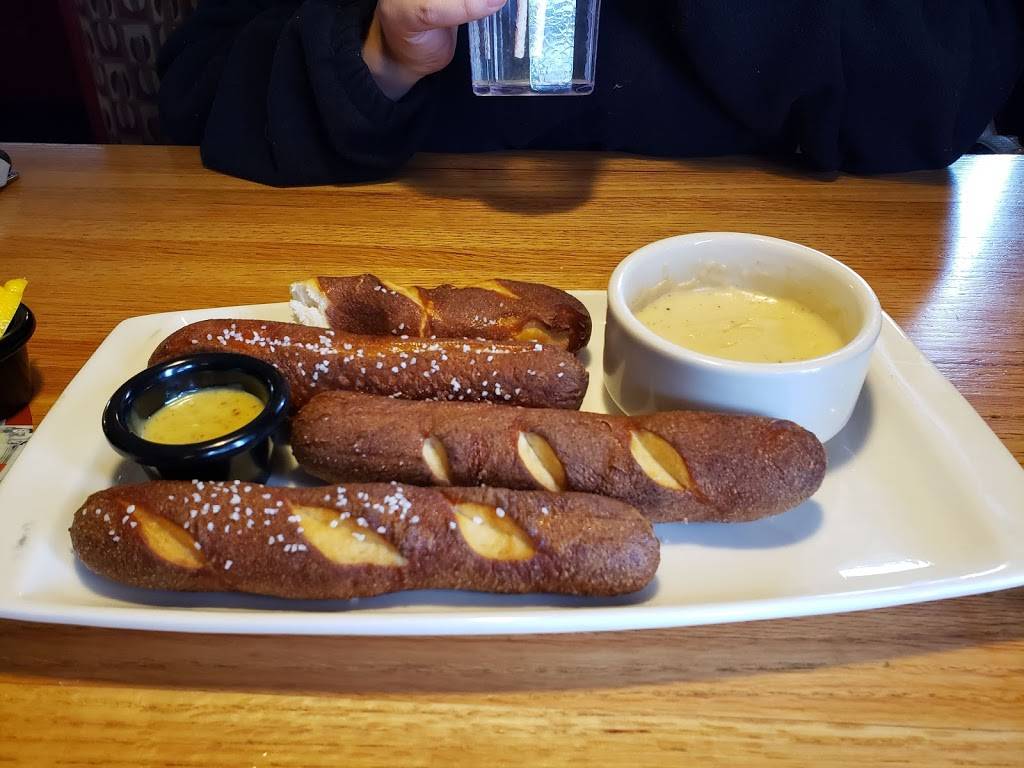 Applebees Grill + Bar | restaurant | 718 Perry Ave, Big Rapids, MI 49307, USA | 2317967429 OR +1 231-796-7429