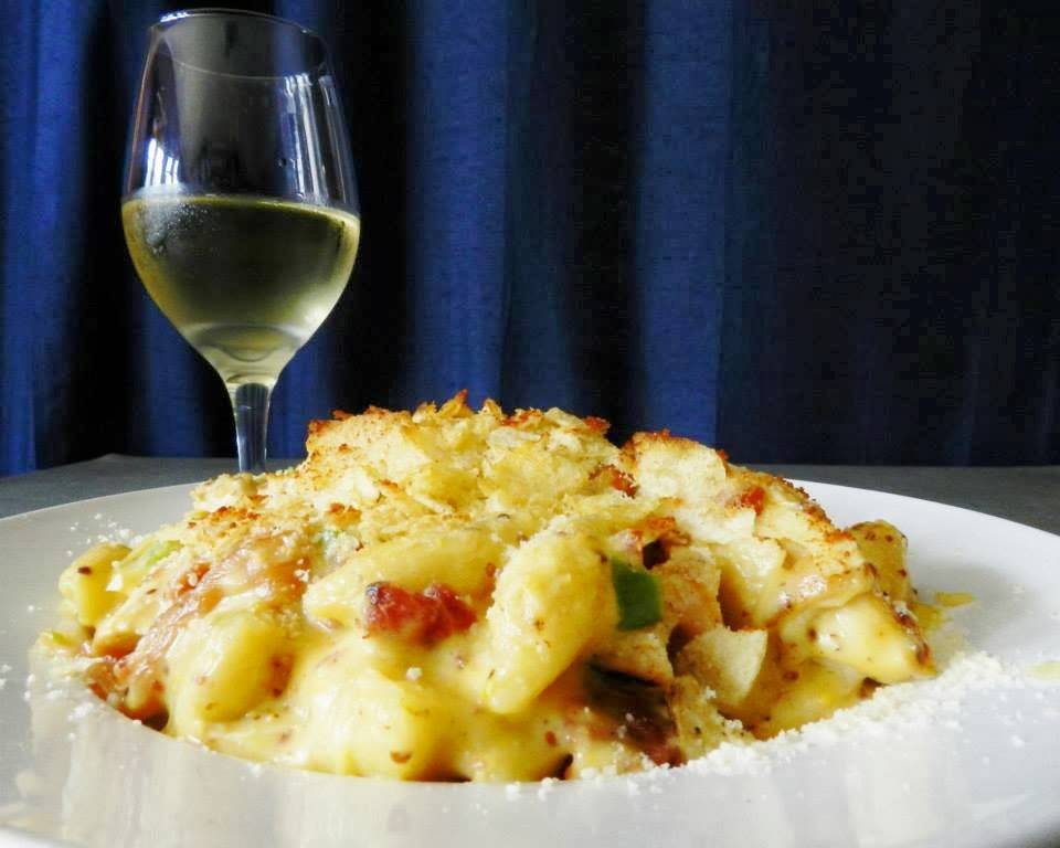 On The Clock Bar & Grill | restaurant | 4301 S Howell Ave, Milwaukee, WI 53207, USA | 4147442383 OR +1 414-744-2383