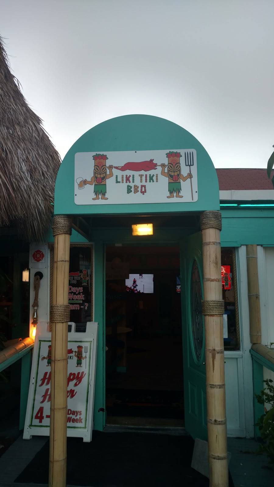 Liki Tiki BBQ | restaurant | 1821 Estero Blvd, Fort Myers Beach, FL 33931, USA | 2392244923 OR +1 239-224-4923