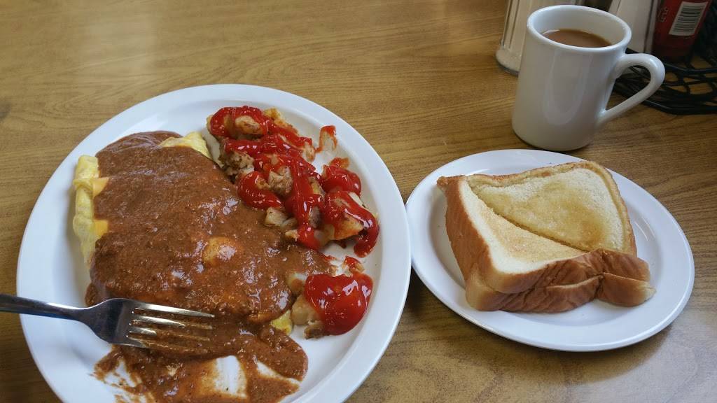 Louies Texas Red Hots | restaurant | 4890 Transit Rd, Depew, NY 14043, USA | 7166683796 OR +1 716-668-3796