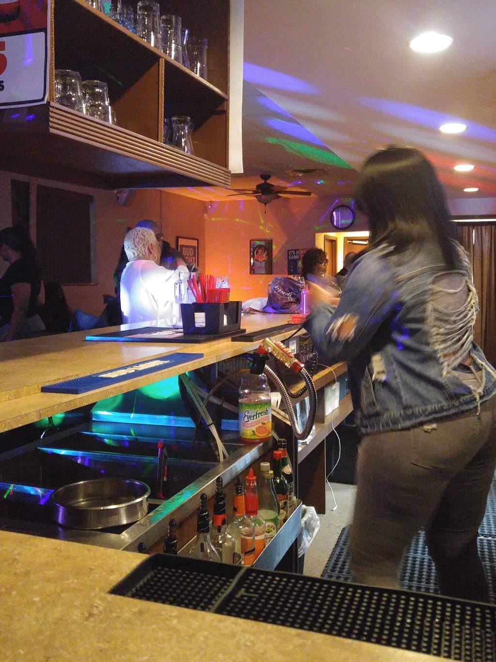 City Limits Bar & Grill | restaurant | 24501 Grand River Ave, Detroit, MI 48219, USA | 3135328550 OR +1 313-532-8550