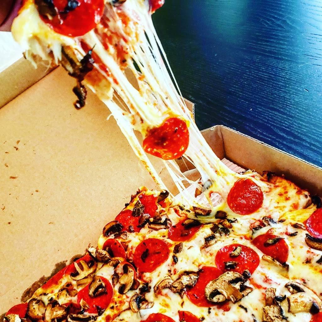 Village Pizza & BBQ | restaurant | 134 W Huron St, Milford, MI 48381, USA | 2486840171 OR +1 248-684-0171