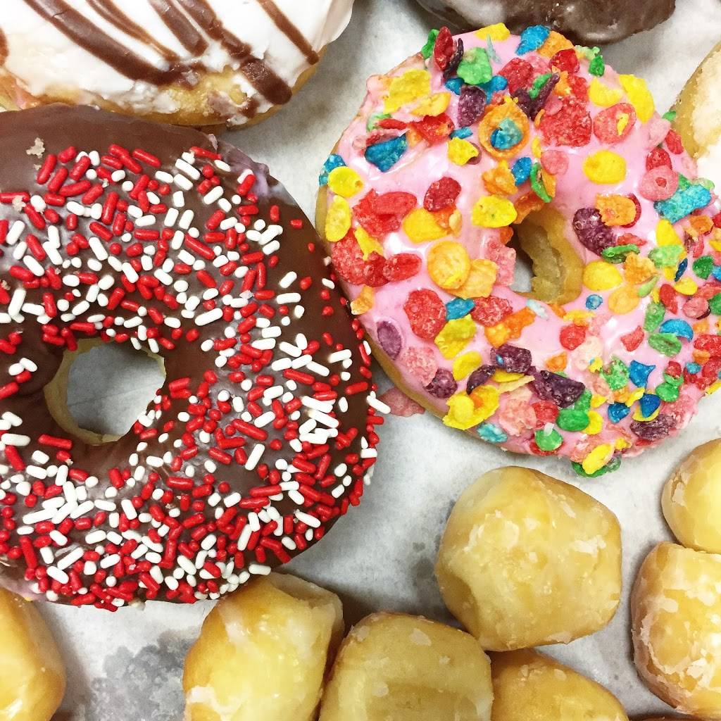 Hole in One Donuts | restaurant | 1113 W Dr Martin Luther King Jr Blvd, Seffner, FL 33584, USA | 8136624560 OR +1 813-662-4560