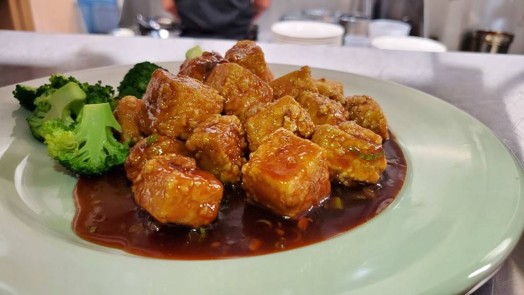 Red Sake | restaurant | 8410 Rea Rd Suite 100, Charlotte, NC 28277, USA | 9804981578 OR +1 980-498-1578