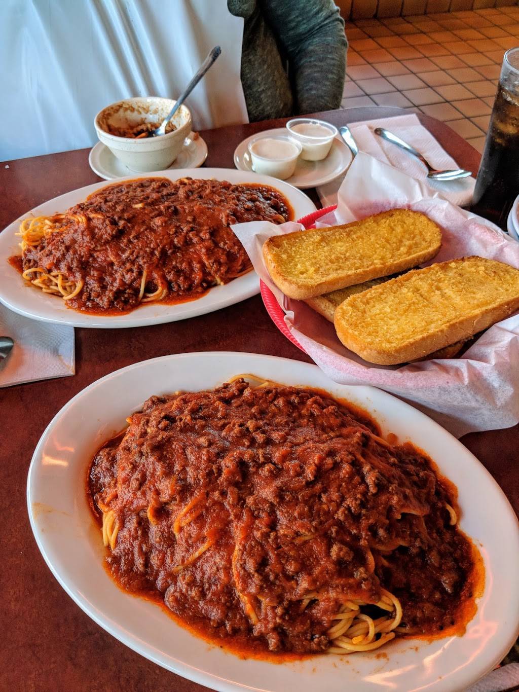 Vinces Spaghetti Express | restaurant | 28145 Jefferson Ave, Temecula, CA 92590, USA | 9515872782 OR +1 951-587-2782