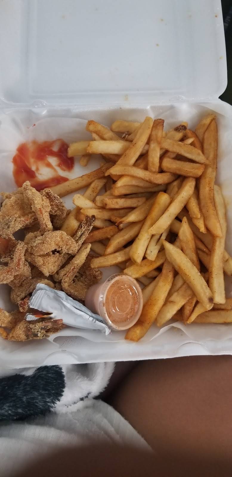 Crabby Crawfish | restaurant | 2210 Allen Genoa Rd, Houston, TX 77017, USA | 7133784201 OR +1 713-378-4201